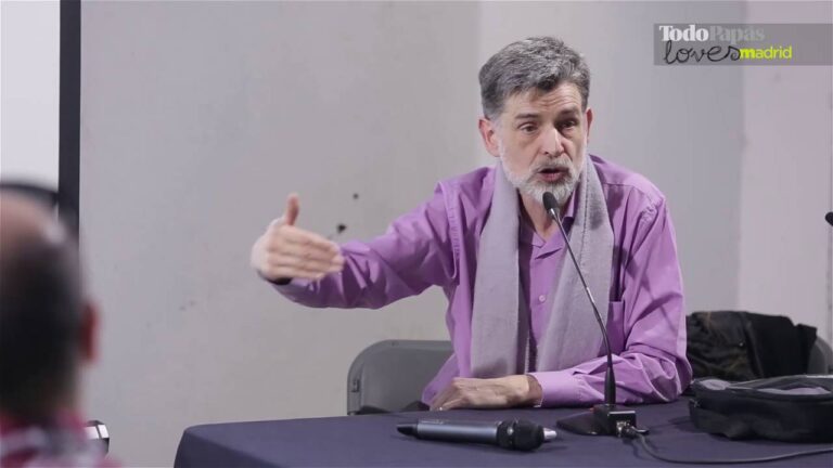 a que edad duermen los niños solos