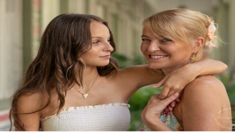 madre e hijas haciendo el amor