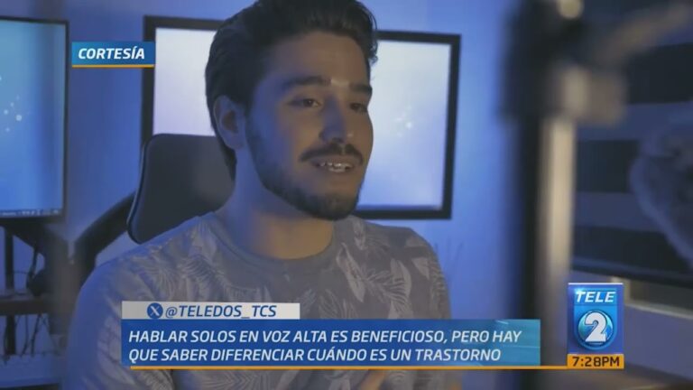 personas que hablan solas en voz baja